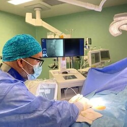 A Unidade de Dor do Hospital de Poniente introduz um tratamento sem cirurgia para as hérnias discais