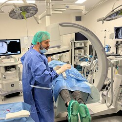 A Clínica Ponferrada Recoletas adota uma técnica minimamente invasiva para o tratamento da dor crónica nas costas